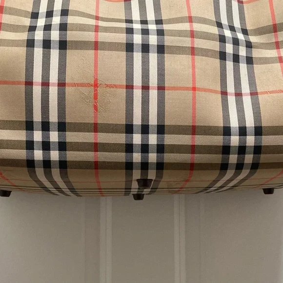 Burberrys Duffle Travel Bag - Picture 6 of 12